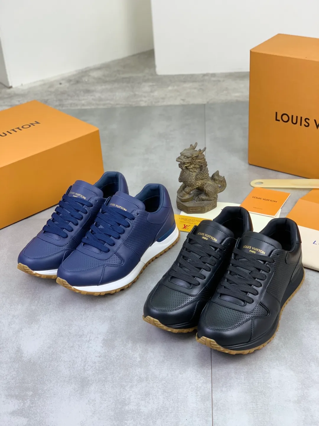 Men's men's shoes 💰P680 new style 💶 punched series [LOUIS VUITTON] (original order) new style 🍀LV Louis Vuitton * - top version of LV classic trendy shoes! Made of imported original cowhide and water-dyed cowhide lining. The latest original wear-resistant rubber combination outsole! High quality products! Multiple colors available, code number: 39-45 (38 46 customized)